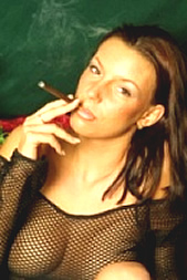 Die rauchende Genießerin per SMS: 22744 Kennwort: Erotik Raucherin - 1,99 €/SMS, bezahlte Operator, keine realen Treffen